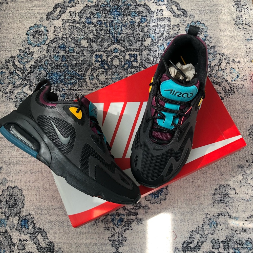 Nike Women's Air Max 200 black Bordeaux size 6.5